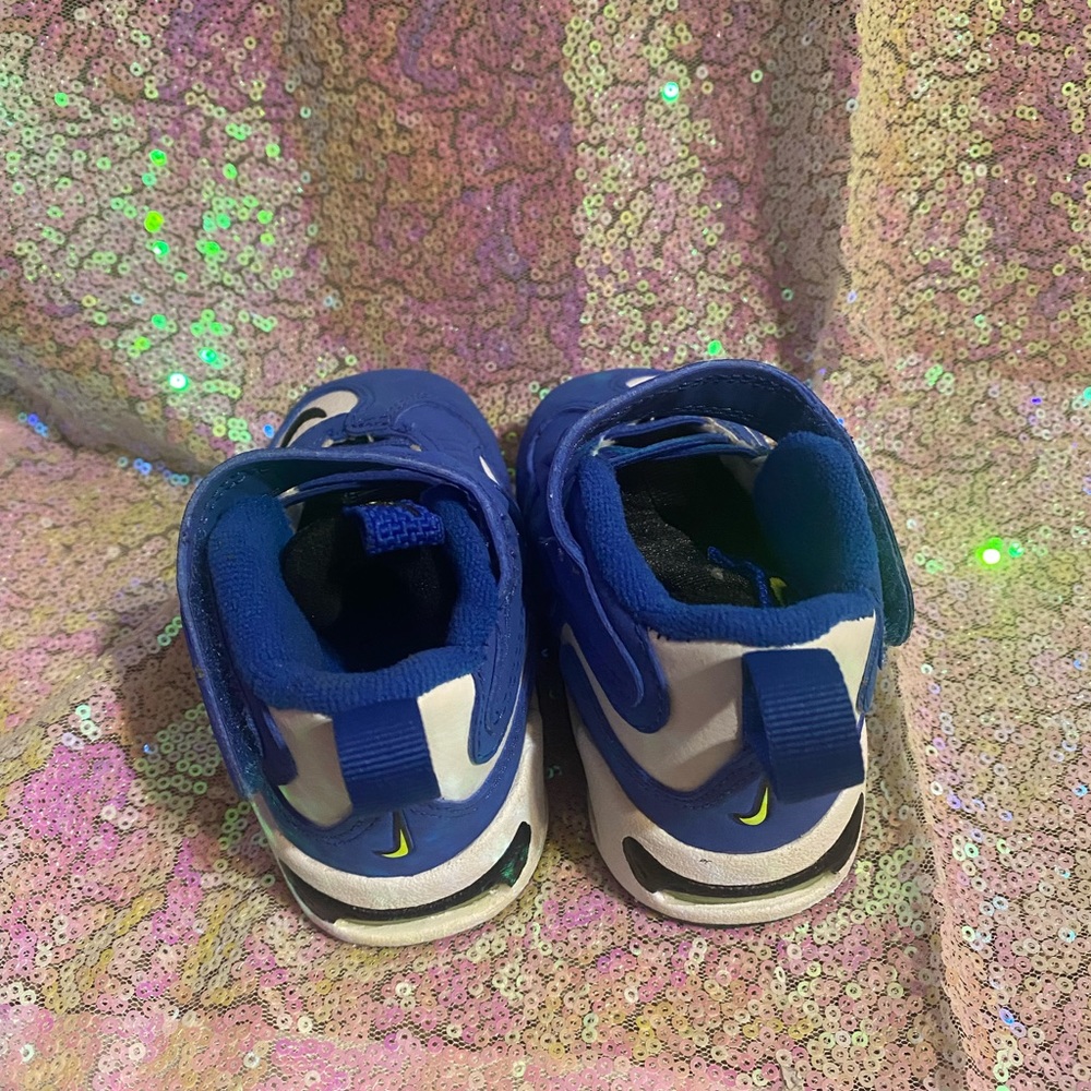 Nike - Picture 3 of 5